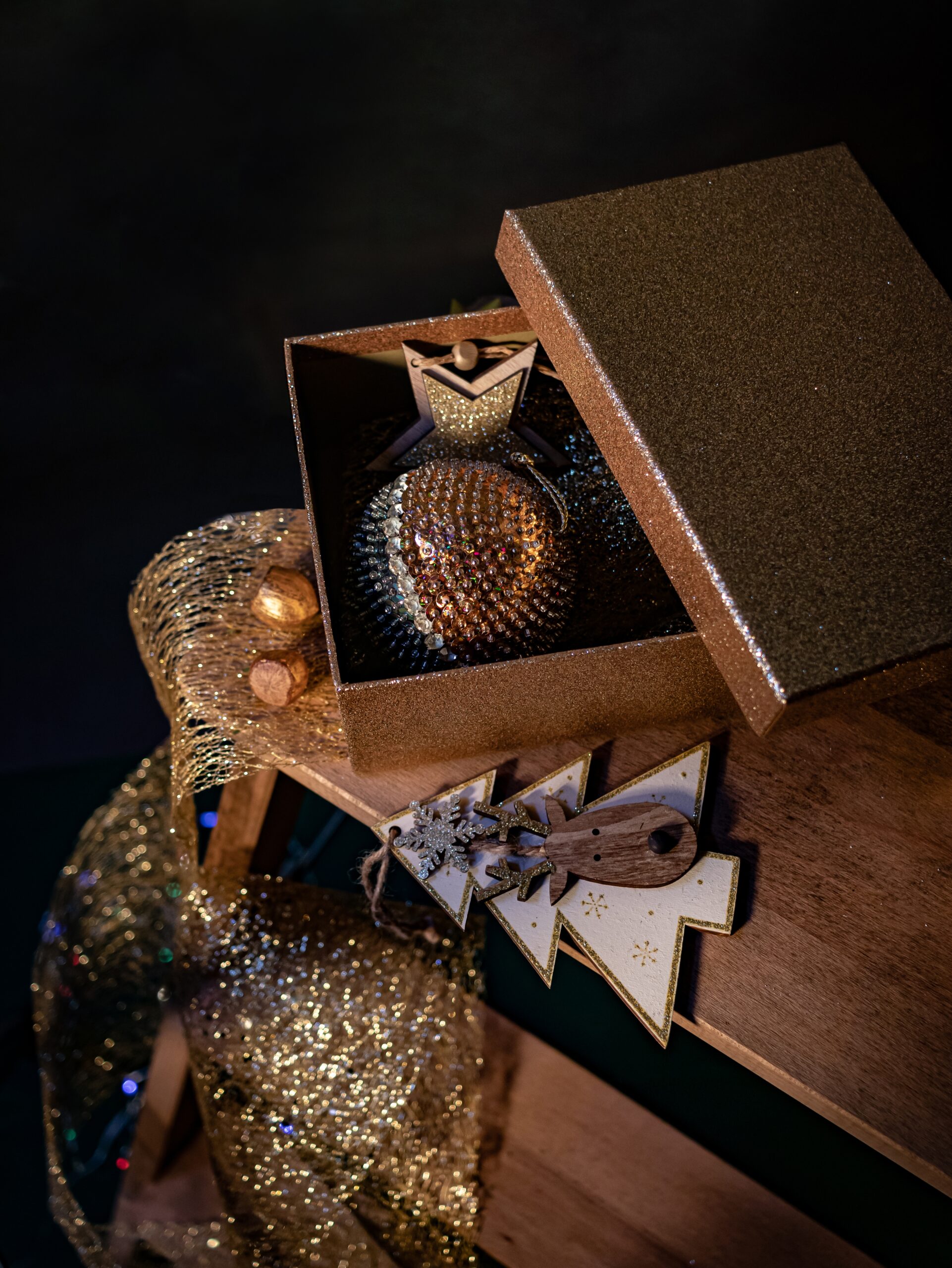 golden-christmas-ball-in-the-golden-box-2024-11-29-13-02-01-utc
